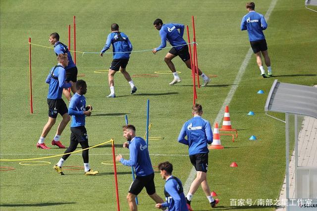 孙颖莎伤情严重，医师团为其会诊仍奋战竞技场